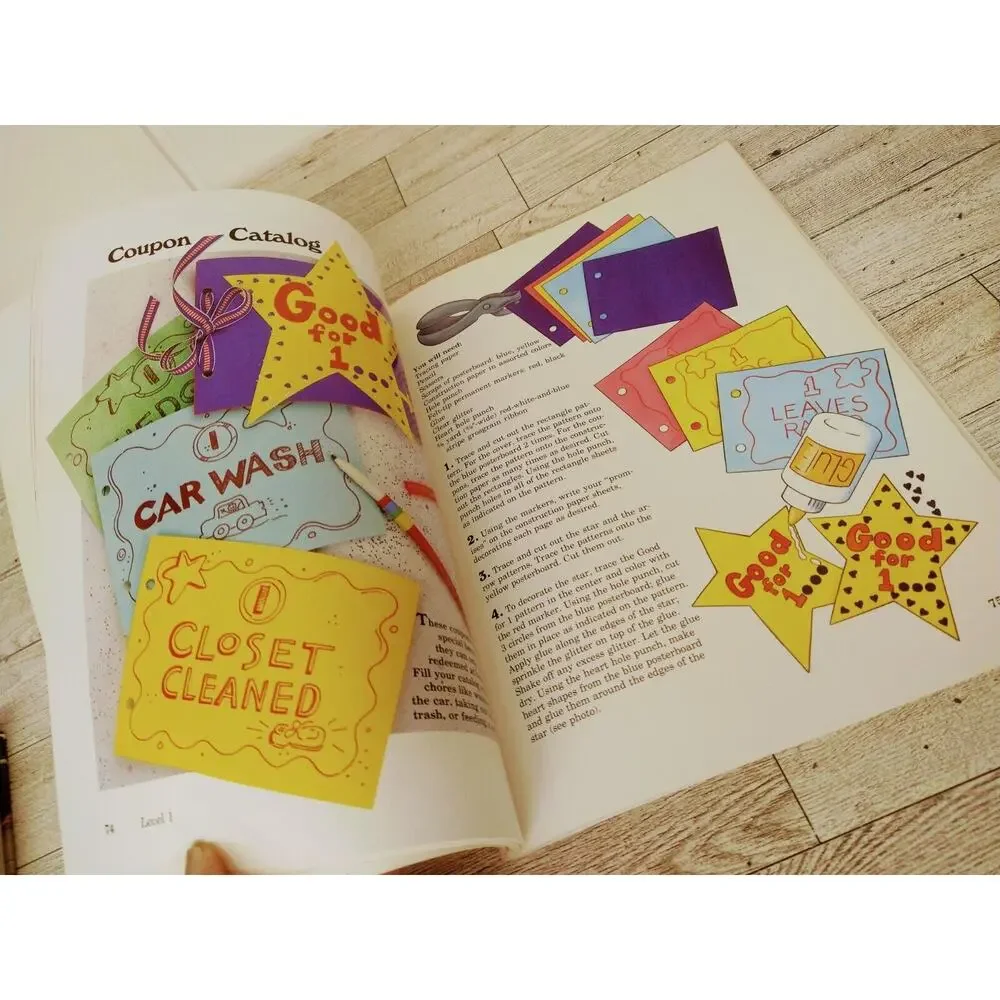 Christmas is‎ Coming Vol 4 Leisure Arts - Holiday Projects for Children + Parent